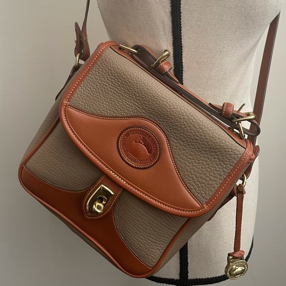 Dooney & Bourke Handbags - 🎉HP🍁Vintage Dooney & Bourke Square Carrier